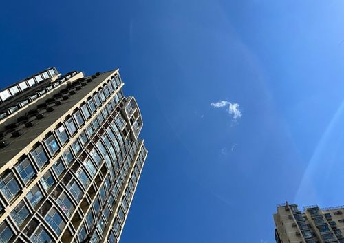 樓市這項數(shù)據(jù)一年來首次回正，樂觀背后的不樂觀——以上海房地產(chǎn)開發(fā)為例